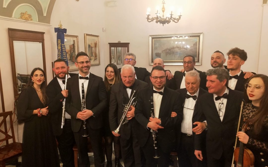 Leonforte, una serata all’insegna della musica e della tradizione: un successo il concerto dell’Associazione musicale sinfonica provinciale ennese