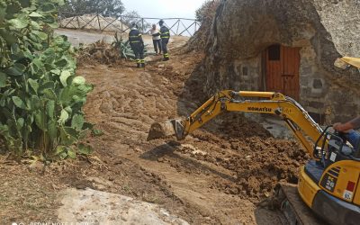Nicosia, famiglie bloccate da una frana: salvati dai Vigili del Fuoco