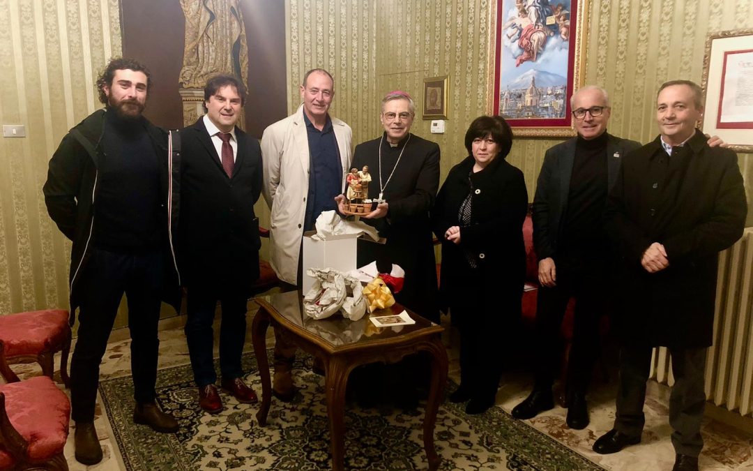 Confartigianato e Coldiretti donano statuina artistica del Presepe al Vescovo di Nicosia
