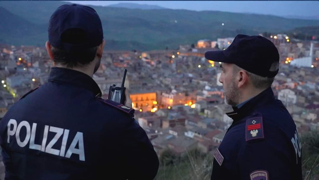 Leonforte, vende 20 grammi di erba  davanti ai un distributore di carburante: arrestato 59enne