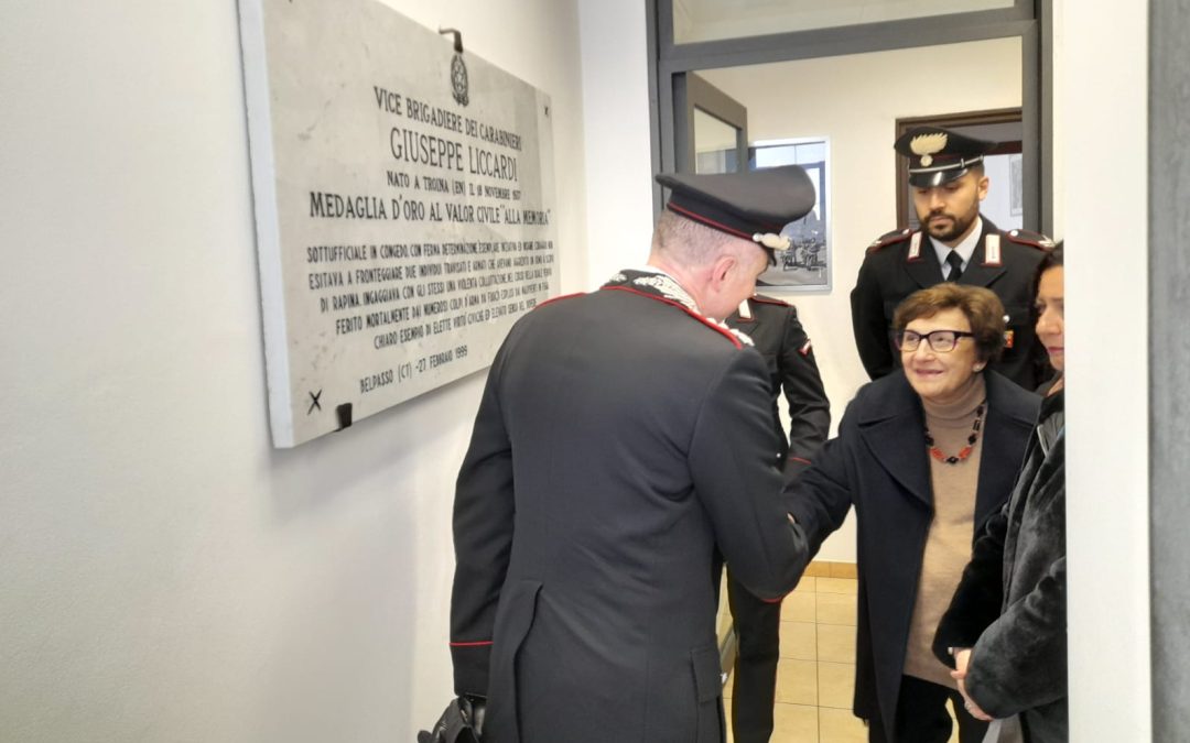 Enna, i carabinieri rendono onore alla memoria del carabiniere Giuseppe Liccardi, originario di Troina