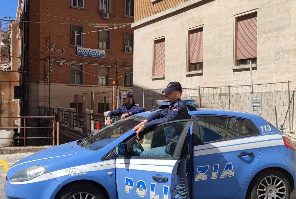 Il bilancio della Polizia a Enna, in un anno 36 arresti. Rilasciate quasi mille licenze per il porto dei fucili