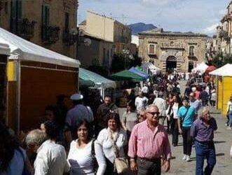 Leonforte, il mercato del martedì torna in piazza Branciforti