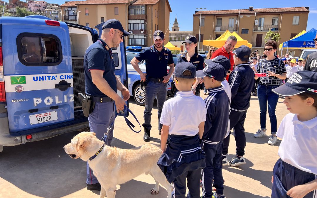 Agira, la Polizia incontra i ragazzi dell’I.C. Giusti Sinopoli per la Giornata della Legalità