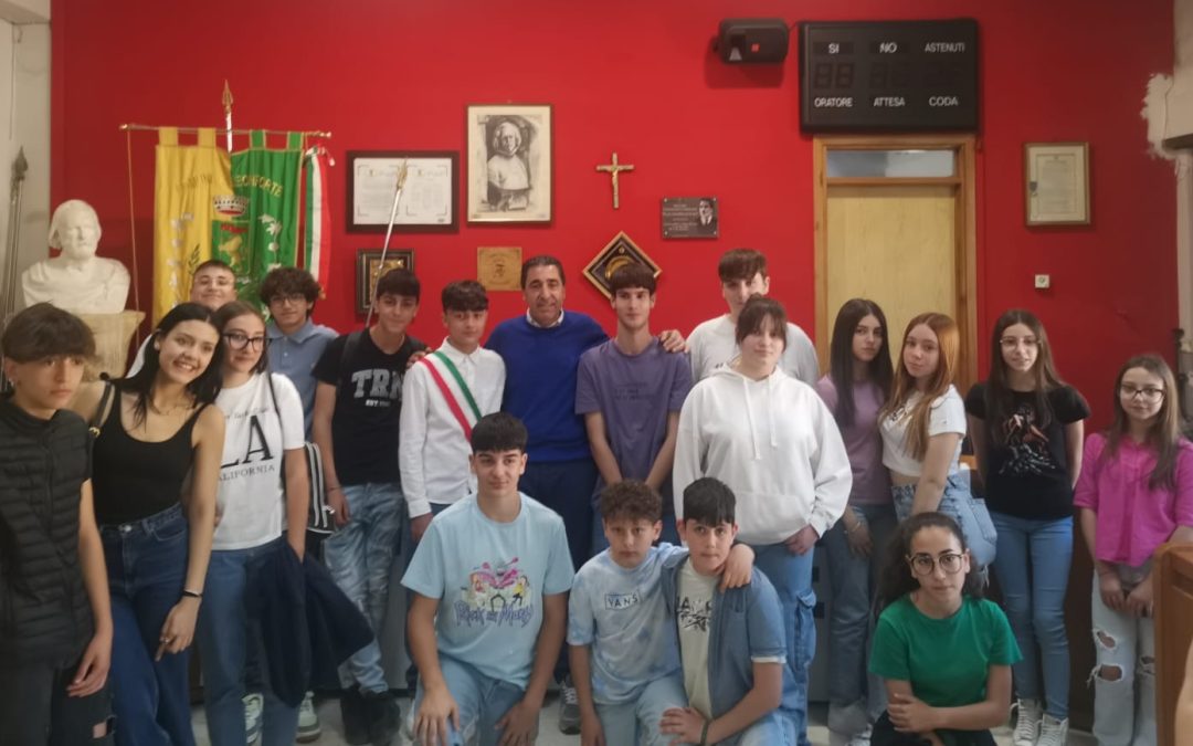 Leonforte, consiglio comunale congiunto tra consiglieri e alunni del Dante Alighieri