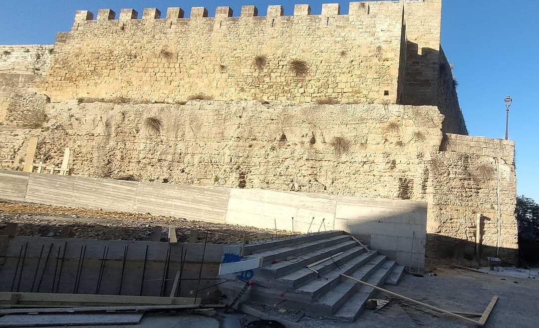 Enna, i sostenitori di Dipietro: “Non sia che tra proteste, sit in e altra roba il castello resti barricato per anni”