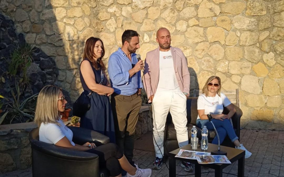 Leonforte, presentato il libro “Fuori… gioco” del professore Dino Bonfiglio
