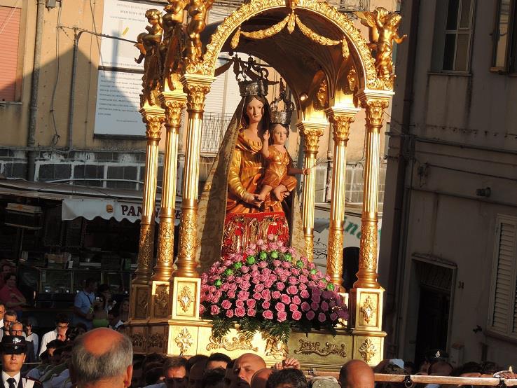 Confraternita Maria Santissima di Valverde: il Simulacro della Madonna oggi in processione
