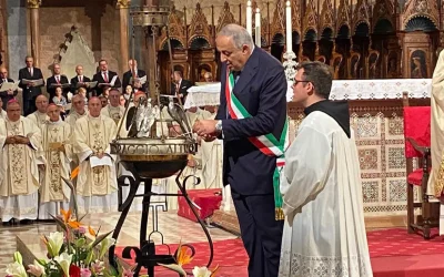 Lagalla accende la lampada votiva sulla tomba di San Francesco ad Assisi