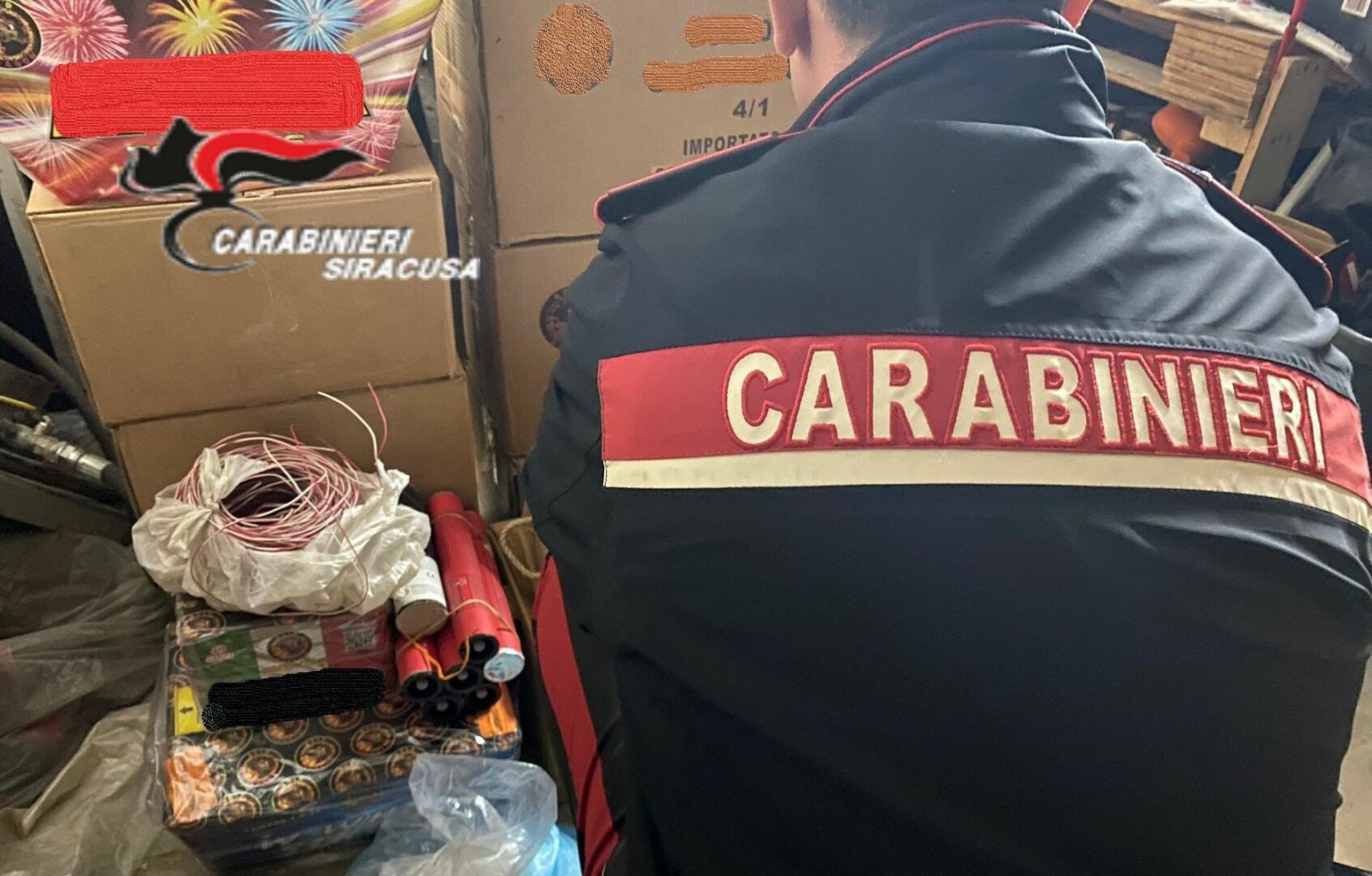 Sequestrati 35 chili di fuochi d’artificio a Siracusa, arrestato 43enne Sequestrati 35 chili di fuochi d’artificio a Siracusa, arrestato 43enne
