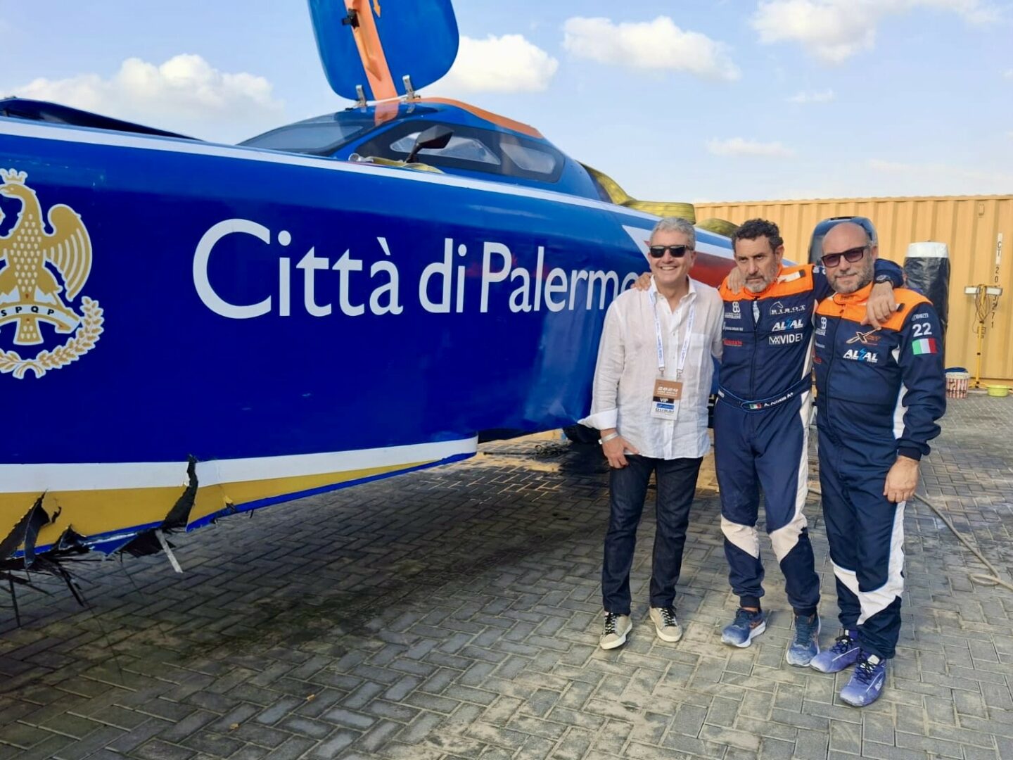 Anello “Puntiamo al turismo dagli Emirati Arabi” Anello “Puntiamo al turismo dagli Emirati Arabi”