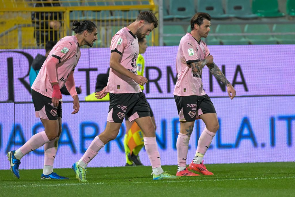 Agguato a pullman calciatori Palermo, Club “Episodio inquietante” Agguato a pullman calciatori Palermo, Club “Episodio inquietante”