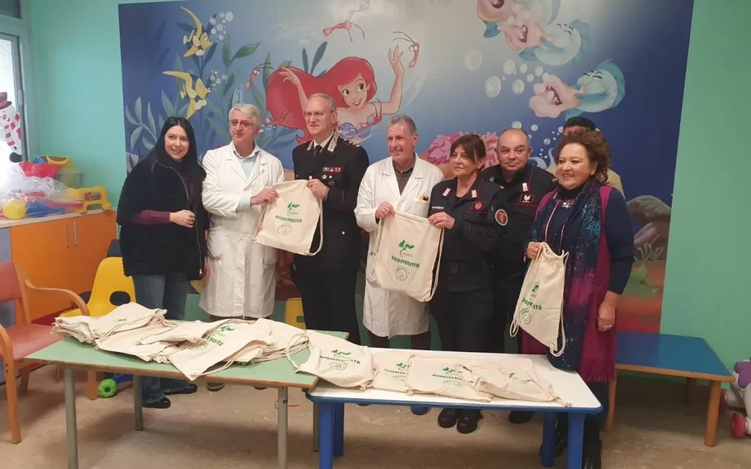 Doni dei Carabinieri ai bimbi ricoverati al Garibaldi Nesima di Catania