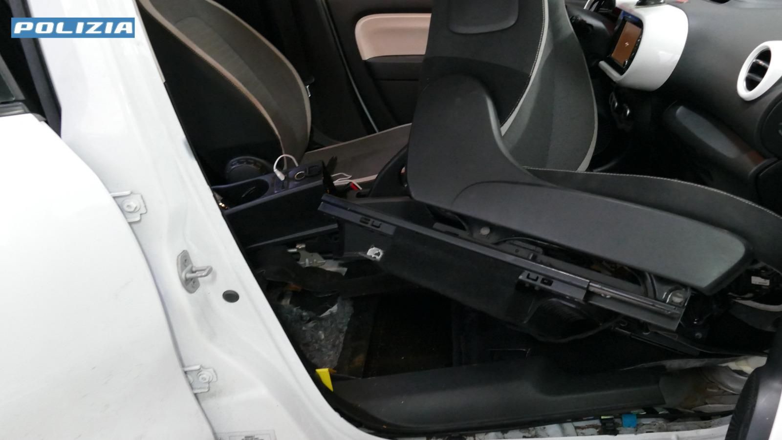 In auto con 22 chili di cocaina, 51enne palermitano arrestato a Messina In auto con 22 chili di cocaina, 51enne palermitano arrestato a Messina