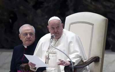 Condizioni stazionarie per il Papa, è senza febbre