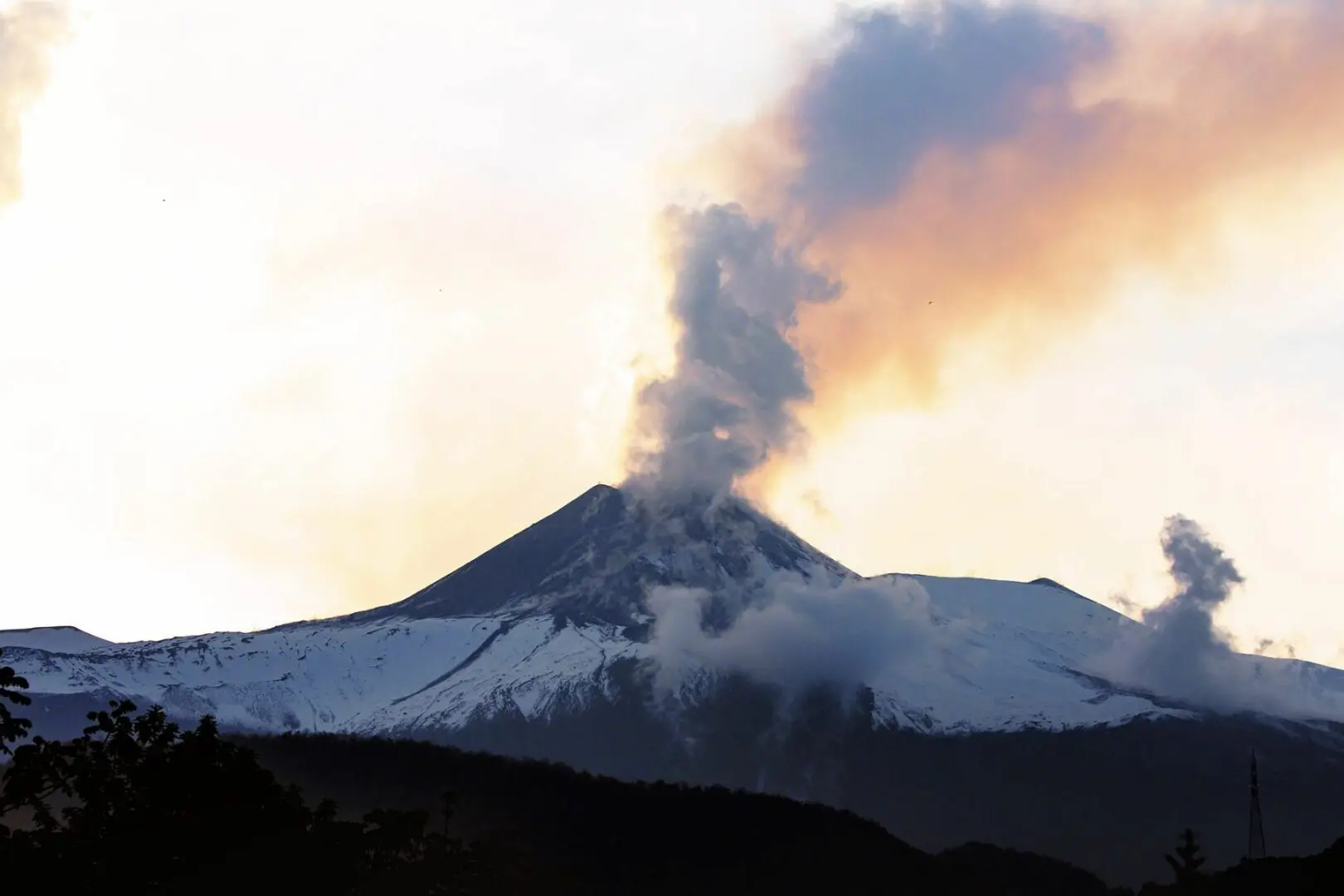 Eruzione dell’Etna, ripristinata la regolare attività di volo da e per Catania Eruzione dell’Etna, ripristinata la regolare attività di volo da e per Catania