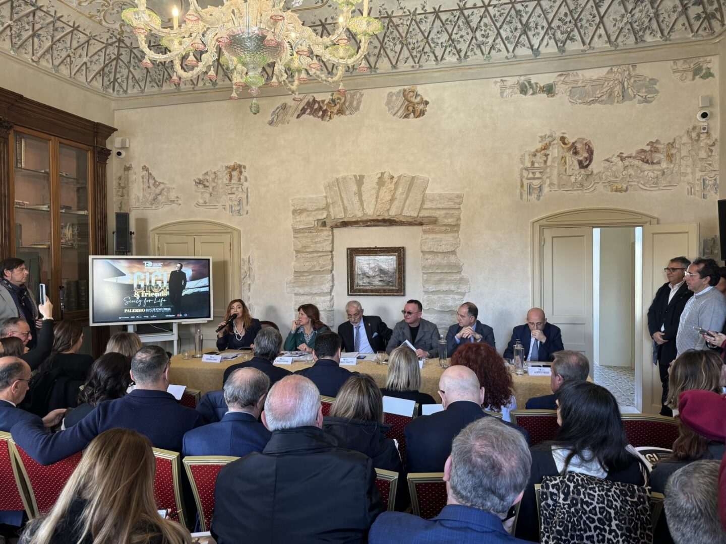 Gigi D’Alessio al Barbera di Palermo con la Fondazione Dragotto, incasso in beneficenza Gigi D’Alessio al Barbera di Palermo con la Fondazione Dragotto, incasso in beneficenza
