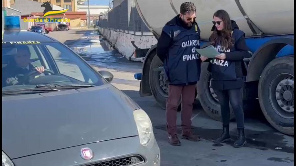 Frode fiscale nelle accise sui carburanti, sequestrate 10 aziende Frode fiscale nelle accise sui carburanti, sequestrate 10 aziende