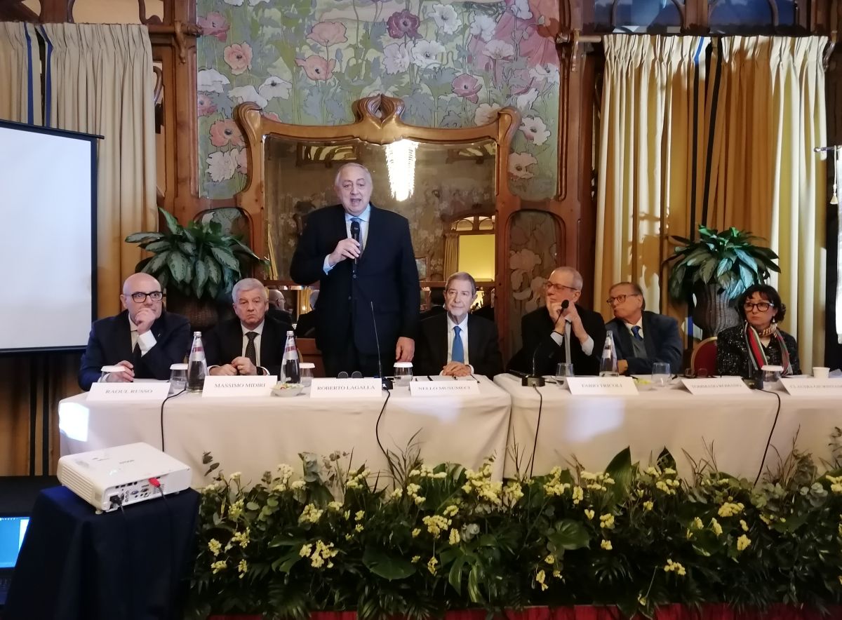 Giuseppe Tricoli, presentata a Palermo la prima biografia a 30 anni dalla scomparsa Giuseppe Tricoli, presentata a Palermo la prima biografia a 30 anni dalla scomparsa