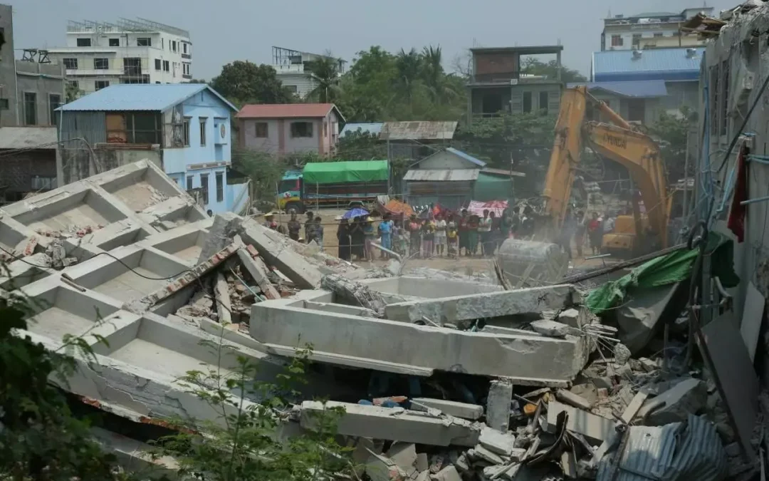 In Myanmar si scava tra macerie alla ricerca di sopravvissuti al terremoto