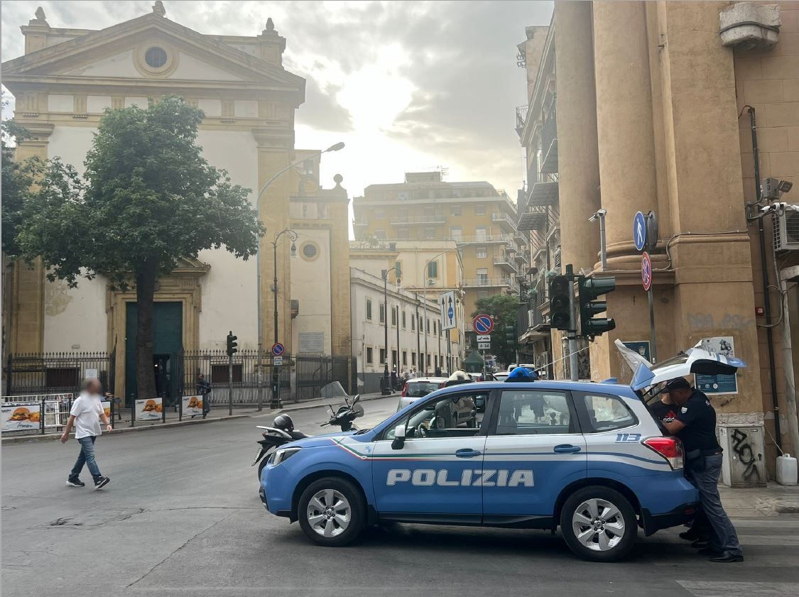 Controlli nel centro storico a Palermo, 2 arresti e 4 denunce Controlli nel centro storico a Palermo, 2 arresti e 4 denunce