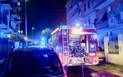Incendio nella notte a Palermo, una persona ustionata
