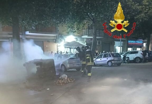 A Palermo incendi legati alle ‘vampe’, 30 interventi dei Vigili del Fuoco A Palermo incendi legati alle ‘vampe’, 30 interventi dei Vigili del Fuoco