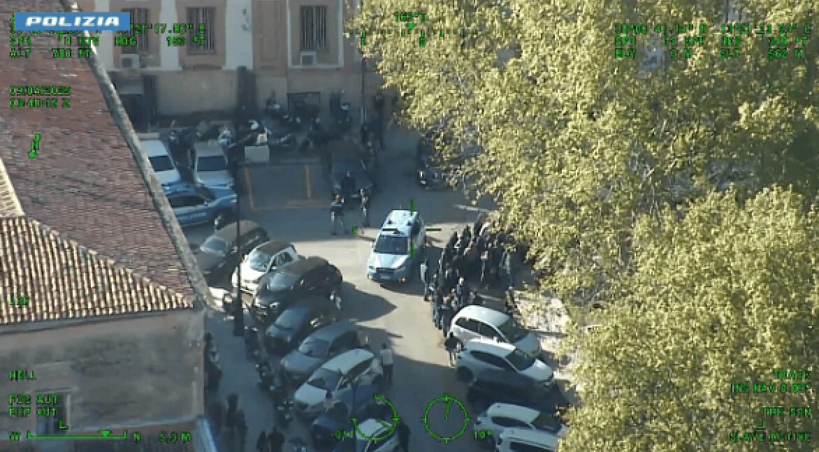 Maxi operazione antimafia della Polizia a Palermo, colpito il mandamento della Noce Maxi operazione antimafia della Polizia a Palermo, colpito il mandamento della Noce