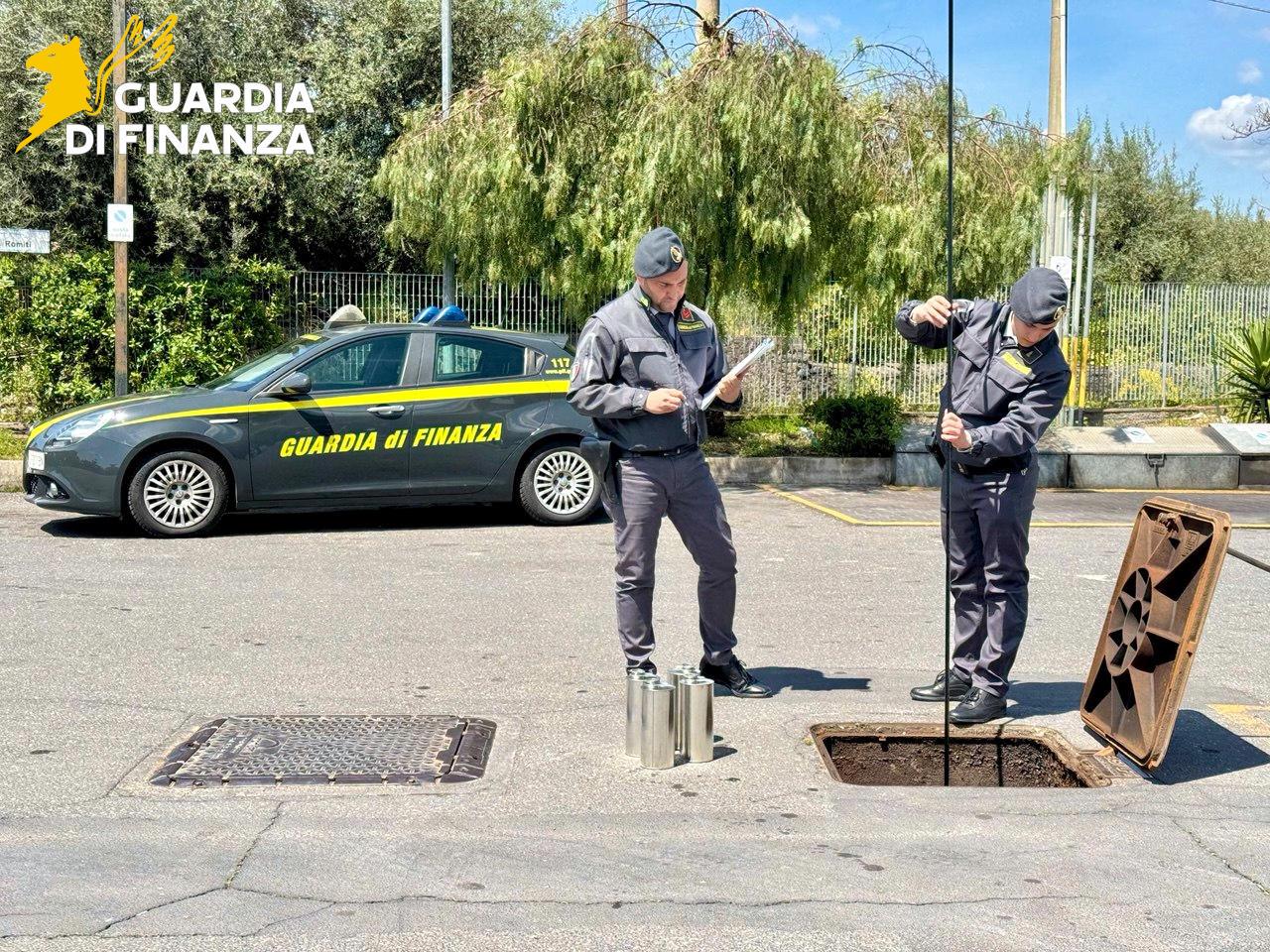 Nel catanese sequestrati 28.000 litri di benzina contaminata Nel catanese sequestrati 28.000 litri di benzina contaminata