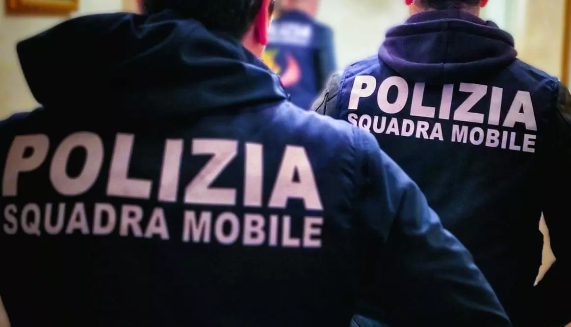 Associazione finalizzata al traffico di sostanze stupefacenti e spaccio, 22 arrestati a Palermo Associazione finalizzata al traffico di sostanze stupefacenti e spaccio, 22 arrestati a Palermo