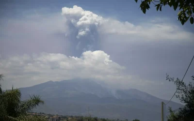 Grandi esplosioni sull’Etna, Schifani “Attivati canali di monitoraggio”