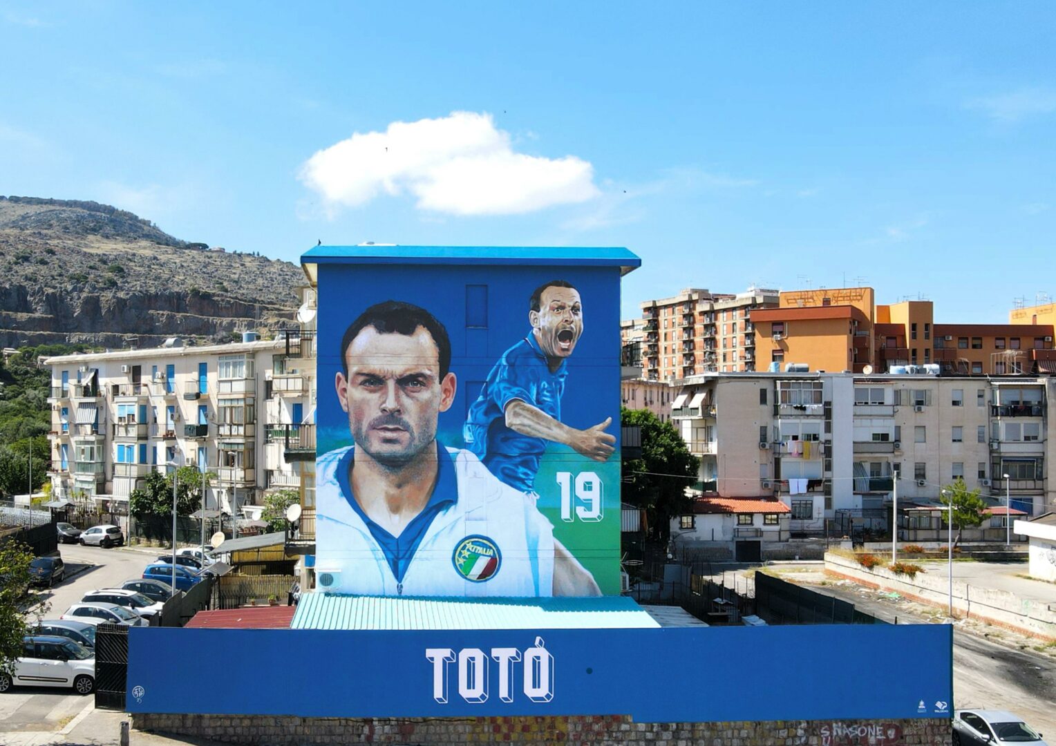 Al Cep di Palermo il murale di Scalisi Palminteri dedicato a Totò Schillaci Al Cep di Palermo il murale di Scalisi Palminteri dedicato a Totò Schillaci