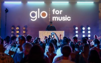 “glo for music”, a Fregene esibizione live a sorpresa di Tananai
