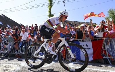 Pogacar fa 100 al Tour, Van der Poel resta maglia gialla