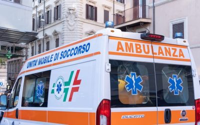 Scontro tra uno scuolabus e un’auto a Palermo, feriti 8 bambini