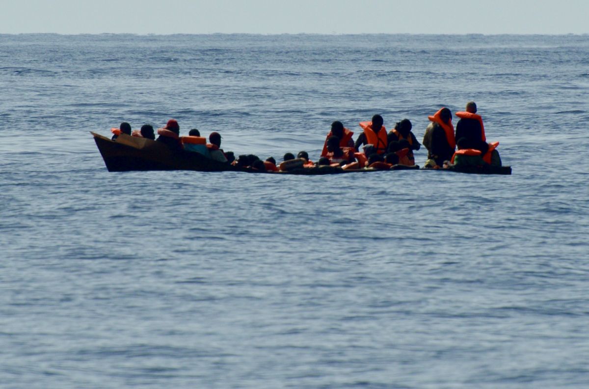 Sbarco a Lampedusa, due migranti morti e altri in condizioni critiche Sbarco a Lampedusa, due migranti morti e altri in condizioni critiche