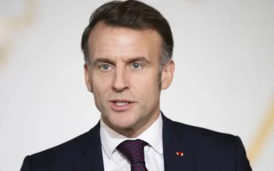 Macron “E’ il momento del risveglio europeo”