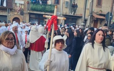 Piazza Armerina – Primo ingresso al femminile per la confraternita del S.S. Crocifisso