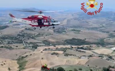 In bilico sul vuoto a Calascibetta: il coraggio dei Vigili del Fuoco salva una vita