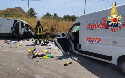 Tragico impatto frontale tra due furgoni sulla provinciale 4 a Valguarnera: due morti e tre feriti