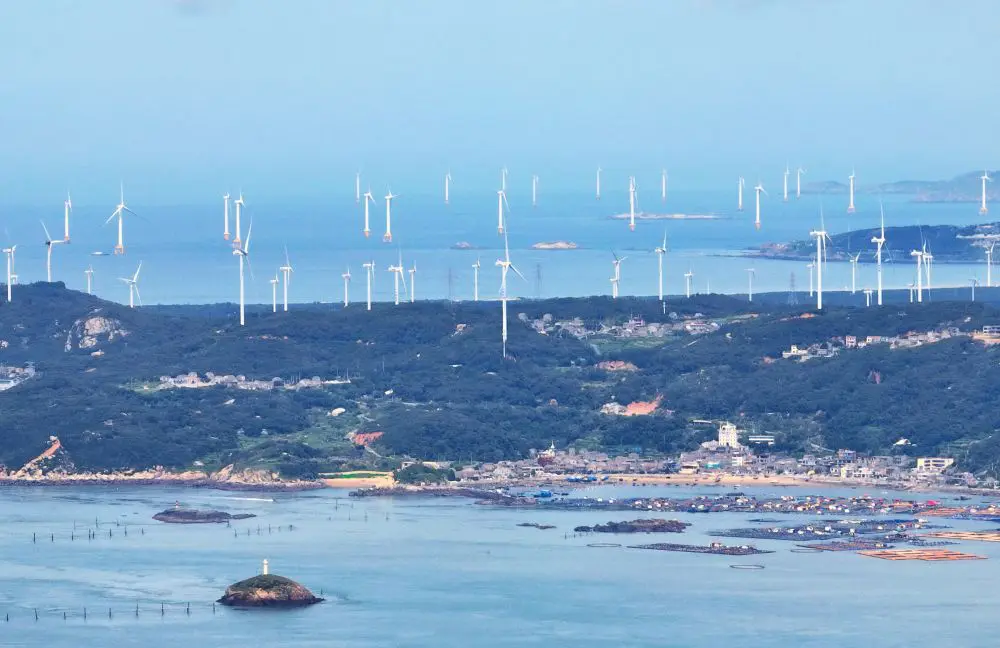 Cina, obiettivo produzione di energia da fonti non fossili al 50% entro il 2030