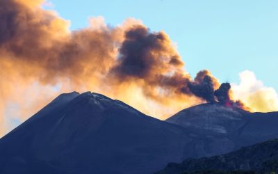 Attività eruttiva e cenere dall’Etna, voli sospesi a Catania fino alle 2 del 14 agosto