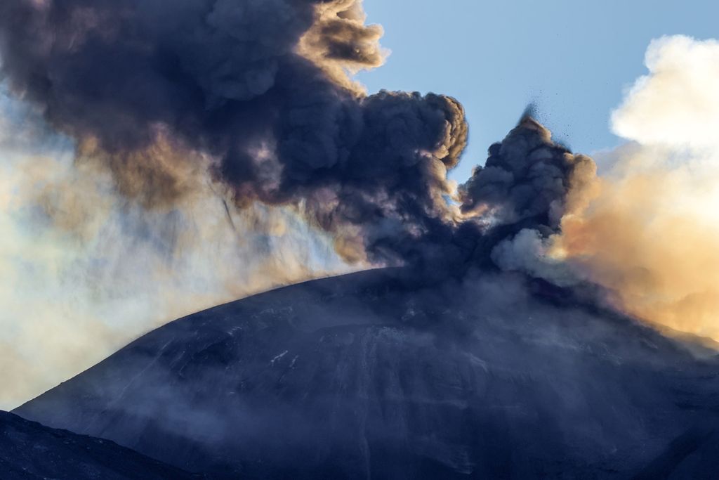 Sospese le attività all’Aeroporto di Comiso a causa della cenere dell’Etna