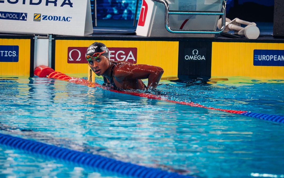 Immensa Sara Curtis, record del mondo nei 50 dorso in semifinale agli Europei