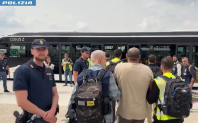 Immigrazione, rimpatriati al Cairo con volo charter 23 egiziani espulsi