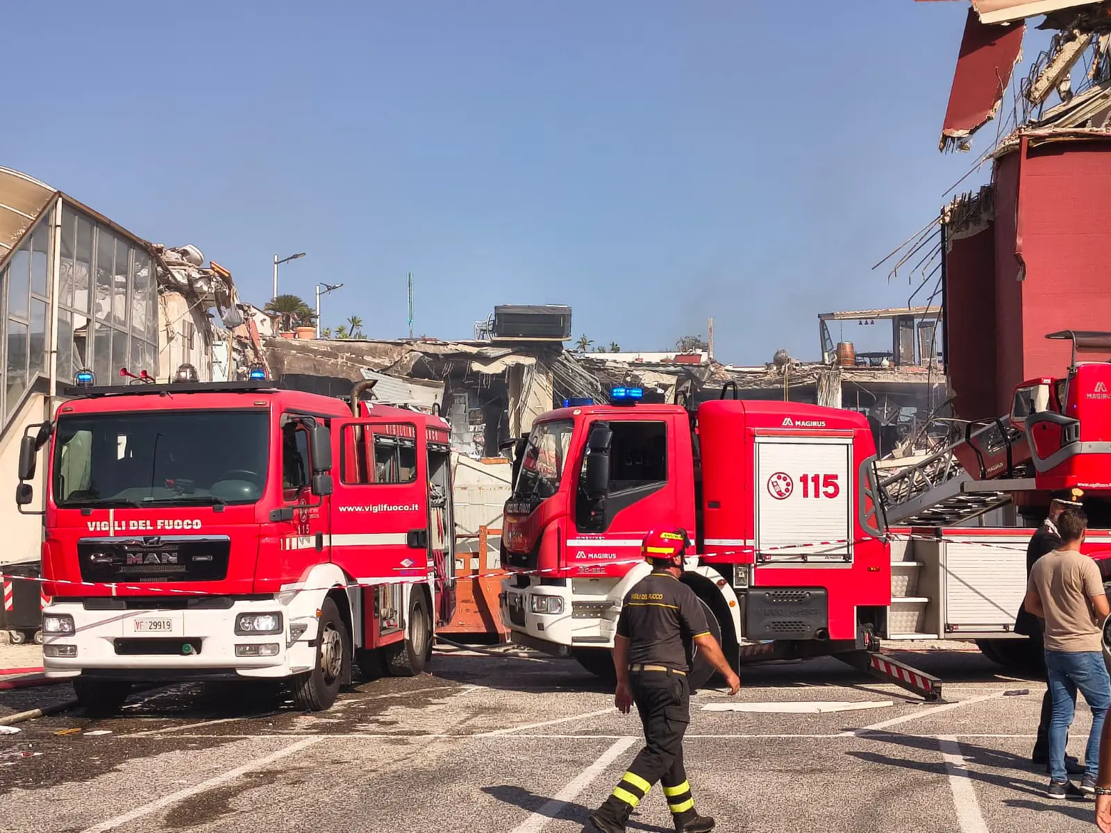 Messina, si scava ancora tra le macerie della palazzina crollata. Vvf “Oggi speriamo di raggiungere i dispersi”