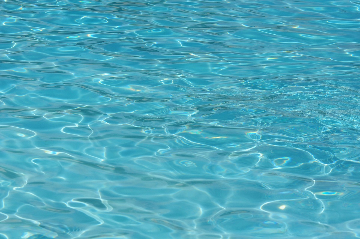 Palermo, una bimba di due anni annega in piscina e muore