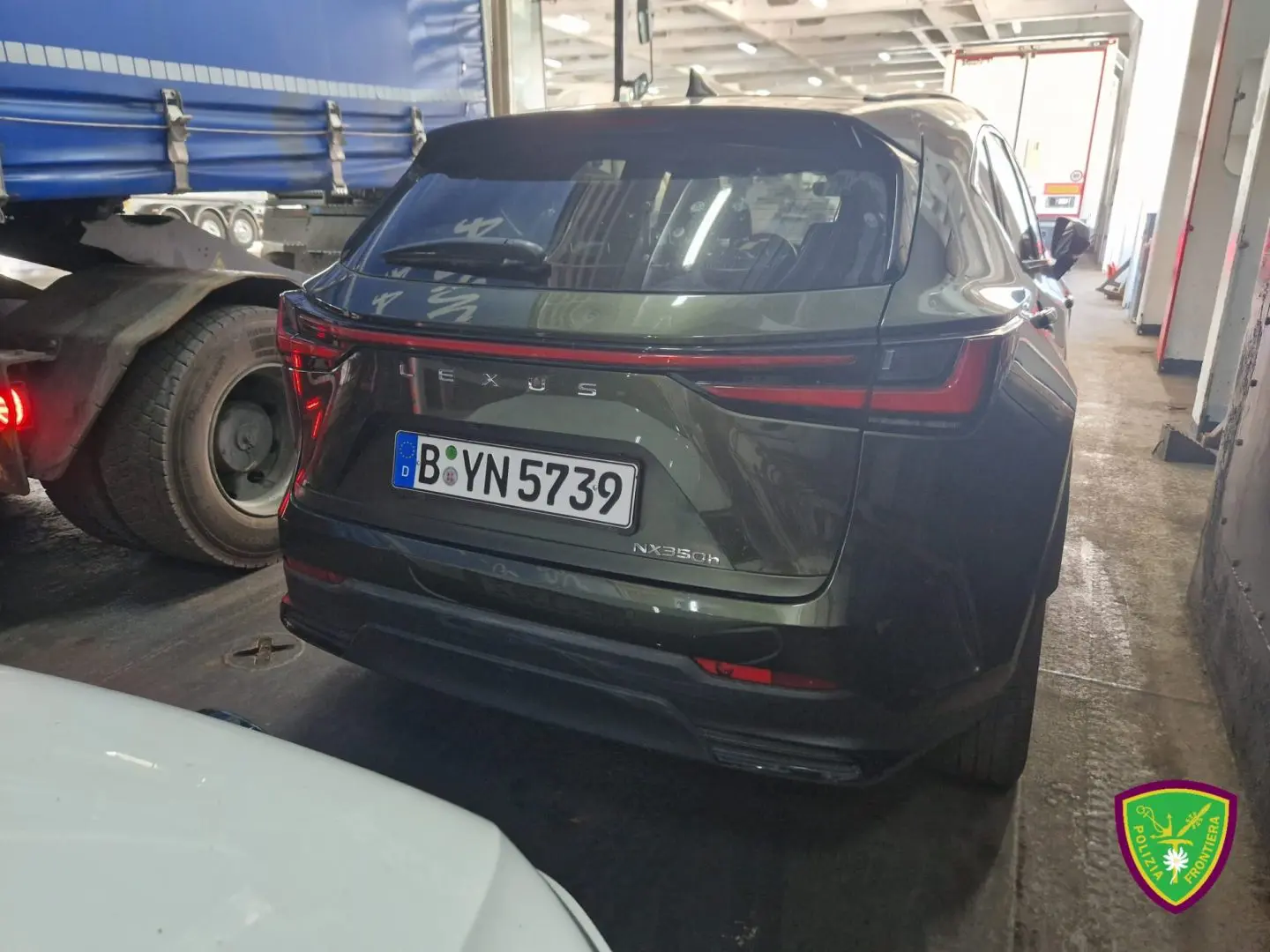 Auto di lusso clonate e destinate al mercato nero in Tunisia, sequestri a Palermo / Video