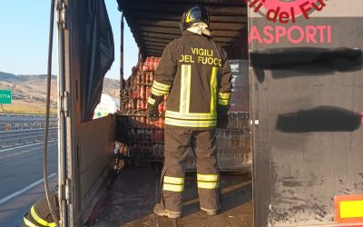 A19, rimorchio in fiamme dopo la galleria: decisivo l’intervento dei Vigili del fuoco di Enna