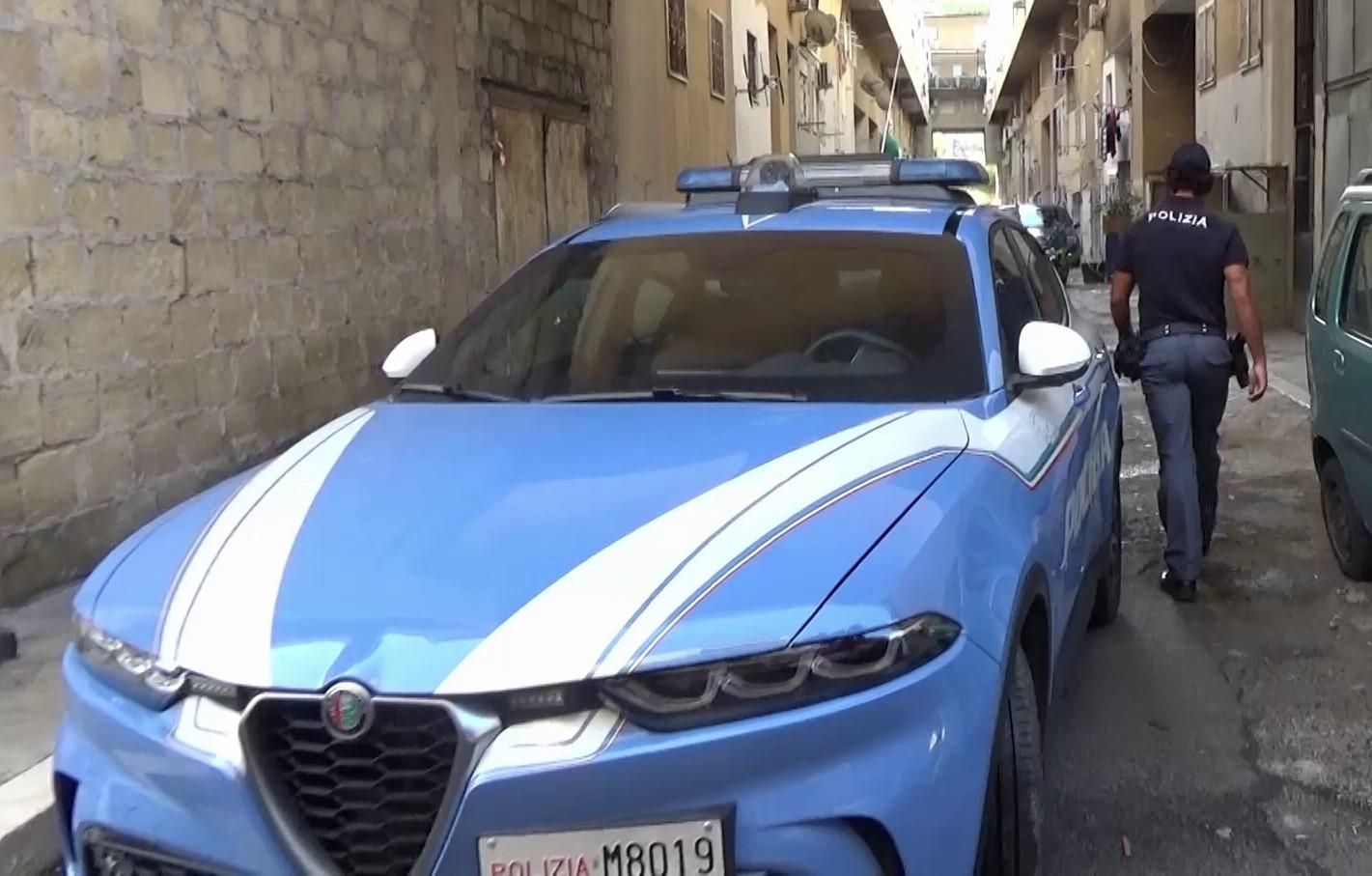 Palermo, spaccio e detenzione illegale di armi: tre arresti allo Zen